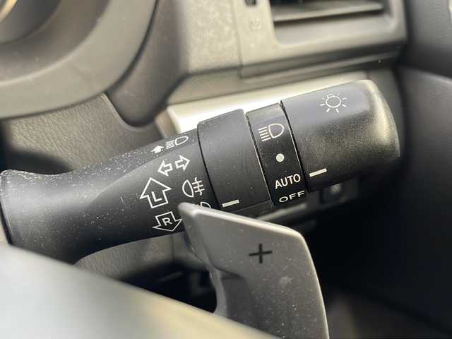 スバル インプレッサ ＸＶ 2．0i－L アイサイト 兵庫県 2013(平25)年 12.9万km サテンホワイトパール 保証書・取説・有/社外メモリーナビ・フルセグ・BT・CD・DVD・FM・AM/バックカメラ/ETC/アイサイト/追尾機能付きクルーズコントロール/車線逸脱防止支援システム/衝突被害軽減ブレーキ/アイドリングストップ/プッシュスタート/スマートキー×2/純正フロアマット/純正ドアバイザー