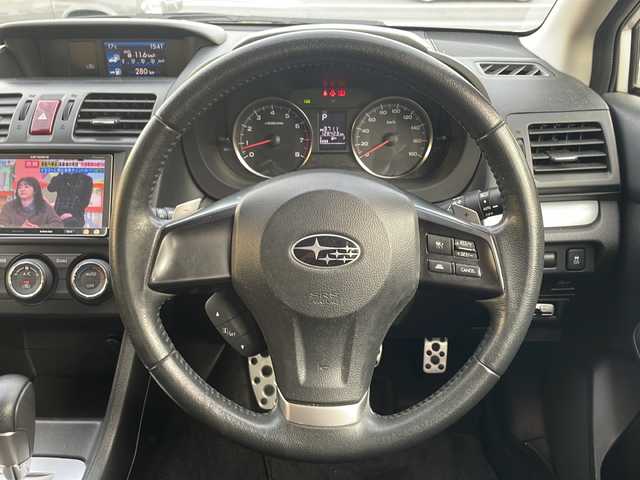 スバル インプレッサ ＸＶ 2．0i－L アイサイト 兵庫県 2013(平25)年 12.9万km サテンホワイトパール 保証書・取説・有/社外メモリーナビ・フルセグ・BT・CD・DVD・FM・AM/バックカメラ/ETC/アイサイト/追尾機能付きクルーズコントロール/車線逸脱防止支援システム/衝突被害軽減ブレーキ/アイドリングストップ/プッシュスタート/スマートキー×2/純正フロアマット/純正ドアバイザー