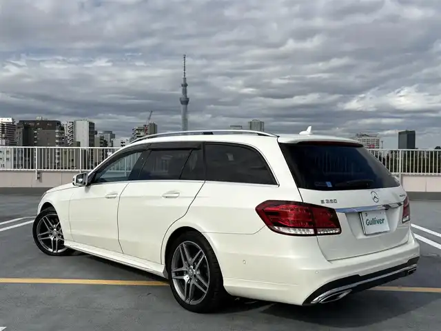 メルセデス・ベンツ Ｅ３５０ ブルーテックワゴンアバンギャルド 東京都 2015(平27)年 8.4万km ダイヤモンドホワイト サンルーフ/黒皮シート/純正ナビ（地デジTV/CD/BT)/バックカメラ・全方位カメラ/パワーバックドア/純正１８インチアルミ/シートヒーター/メモリーパワーシート/パドルシフト/トランクラゲッジカバー/クルーズコントロール/ETC/社外ドライブレコーダー（SD欠品）/スペアキー１本/保証書/取説