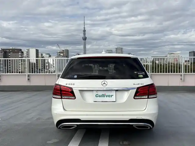 メルセデス・ベンツ Ｅ３５０ ブルーテックワゴンアバンギャルド 東京都 2015(平27)年 8.4万km ダイヤモンドホワイト サンルーフ/黒皮シート/純正ナビ（地デジTV/CD/BT)/バックカメラ・全方位カメラ/パワーバックドア/純正１８インチアルミ/シートヒーター/メモリーパワーシート/パドルシフト/トランクラゲッジカバー/クルーズコントロール/ETC/社外ドライブレコーダー（SD欠品）/スペアキー１本/保証書/取説