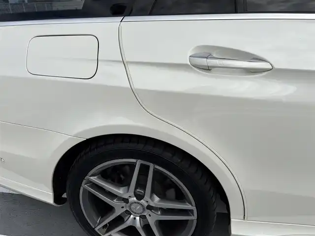 メルセデス・ベンツ Ｅ３５０ ブルーテックワゴンアバンギャルド 東京都 2015(平27)年 8.4万km ダイヤモンドホワイト サンルーフ/黒皮シート/純正ナビ（地デジTV/CD/BT)/バックカメラ・全方位カメラ/パワーバックドア/純正１８インチアルミ/シートヒーター/メモリーパワーシート/パドルシフト/トランクラゲッジカバー/クルーズコントロール/ETC/社外ドライブレコーダー（SD欠品）/スペアキー１本/保証書/取説