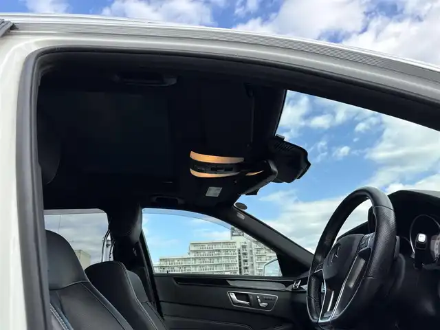 メルセデス・ベンツ Ｅ３５０ ブルーテックワゴンアバンギャルド 東京都 2015(平27)年 8.4万km ダイヤモンドホワイト サンルーフ/黒皮シート/純正ナビ（地デジTV/CD/BT)/バックカメラ・全方位カメラ/パワーバックドア/純正１８インチアルミ/シートヒーター/メモリーパワーシート/パドルシフト/トランクラゲッジカバー/クルーズコントロール/ETC/社外ドライブレコーダー（SD欠品）/スペアキー１本/保証書/取説