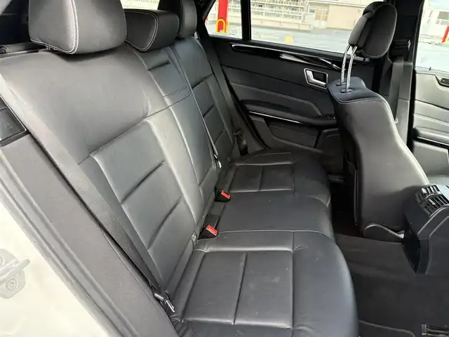 メルセデス・ベンツ Ｅ３５０ ブルーテックワゴンアバンギャルド 東京都 2015(平27)年 8.4万km ダイヤモンドホワイト サンルーフ/黒皮シート/純正ナビ（地デジTV/CD/BT)/バックカメラ・全方位カメラ/パワーバックドア/純正１８インチアルミ/シートヒーター/メモリーパワーシート/パドルシフト/トランクラゲッジカバー/クルーズコントロール/ETC/社外ドライブレコーダー（SD欠品）/スペアキー１本/保証書/取説