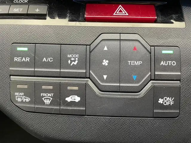 ホンダ ステップワゴン スパーダ Z 鹿児島県 2014(平26)年 7.1万km スーパープラチナメタリック 禁煙車　/純正9インチナビ/バックカメラ　/クルーズコントロール　/無限エアロ　/パドルシフト　/両側パワースライドドア　/ＥＴＣ　/フロアマット　/純正アルミホイール　/ドアバイザー/ＨＩＤヘッドライト　/フォグランプ　/電格ミラー