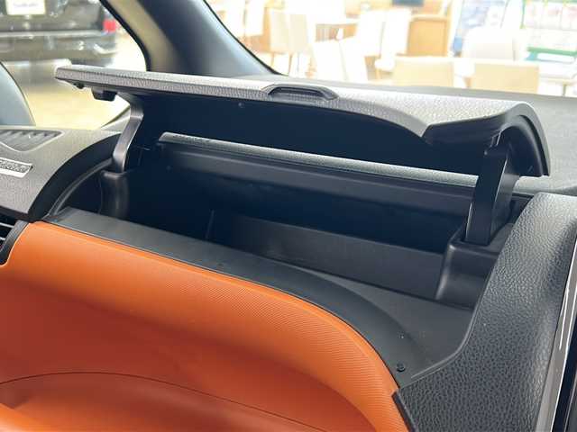 トヨタ ヴォクシー ZS 道央・札幌 2015(平27)年 12.3万km ブラック ・ワンオーナー/・4WD/・寒冷地仕様/・純正ナビ/ワンセグTV/CD/SD/・純正エンジンスターター/・左側パワースライドドア/・アイドリングストップ/・ワイパーデアイサー/・横滑り防止/・LEDヘッドライト/・フロントフォグ/・プッシュスタート/・スマートキー/・ドアバイザー/・電格ミラー/・夏タイヤ純正16インチAW積込