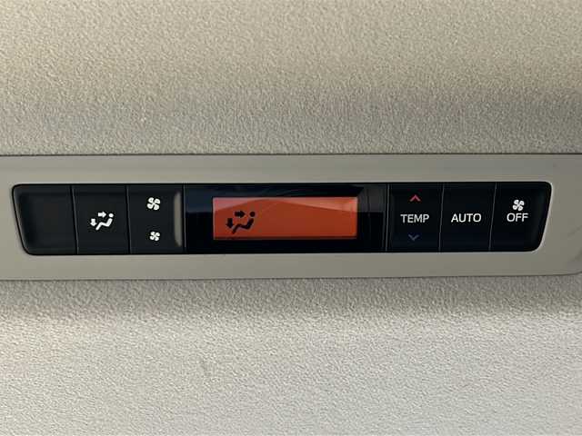 トヨタ ヴォクシー ZS 道央・札幌 2015(平27)年 12.3万km ブラック ・ワンオーナー/・4WD/・寒冷地仕様/・純正ナビ/ワンセグTV/CD/SD/・純正エンジンスターター/・左側パワースライドドア/・アイドリングストップ/・ワイパーデアイサー/・横滑り防止/・LEDヘッドライト/・フロントフォグ/・プッシュスタート/・スマートキー/・ドアバイザー/・電格ミラー/・夏タイヤ純正16インチAW積込