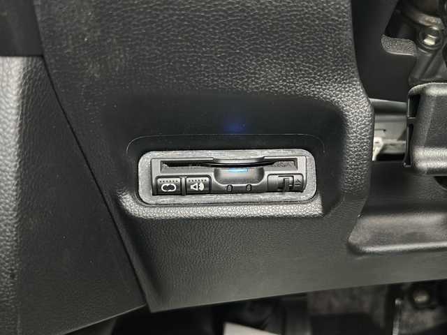 ホンダ フィット 13G Fパッケージ 神奈川県 2016(平28)年 14.3万km プレミアムホワイトパールⅡ ワンオーナー/ナビ（SD/CD/DVD/BT/TV）/バックカメラ/ETC/横滑り防止装置/盗難防止装置/純正フロアマット/電動格納ウィンカーミラー/ステアリングスイッチ/取扱説明書/保証書/スペアキー×１