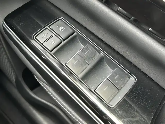 トヨタ クラウン ハイブリッド G－エグゼクティブ 福島県 2019(平31)年 6.2万km ホワイトパールクリスタルシャイン トヨタセーフティセンス/プリクラッシュセーフティ/レーントレーシングアシスト/レーダークルーズコントロール/アダプティブハイビームシステム /ロードサインアシスト/先行車発進告知機能/ブラインドスポットモニター/リヤクロストラフィックアラート/インテリジェントクリアランスソナー/ドライブスタートコントロール/純正ナビゲーション/【CD/DVD/SD/USB/AUX/BT/TV/Miracast】/パノラミックビューモニター/デジタルインナーミラー/ヘッドアップディスプレイ/ドライブレコーダー/ビルトインETC2.0/全席シートヒーター/前席ベンチレーション/全席パワーシート/運転席シートメモリー/ステアリングヒーター/ステアリングリモコン/パドルシフト/リアドアシェード/LEDオートライト/LEDフォグランプ/純正フロアマット/純正ドアバイザー