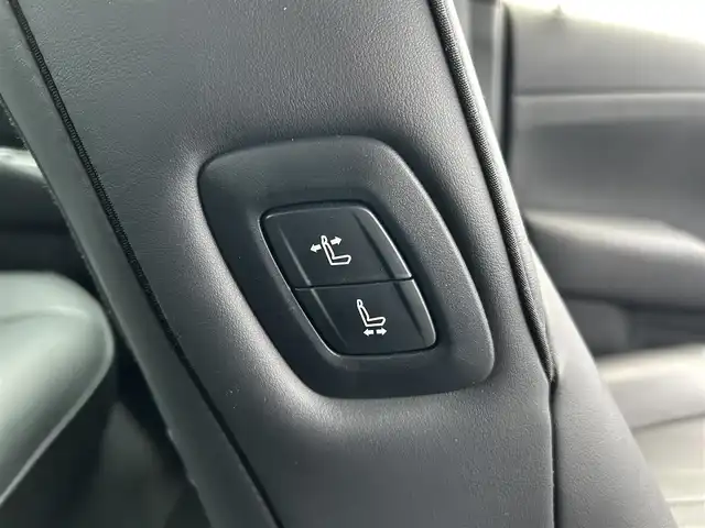 トヨタ クラウン ハイブリッド G－エグゼクティブ 福島県 2019(平31)年 6.2万km ホワイトパールクリスタルシャイン トヨタセーフティセンス/プリクラッシュセーフティ/レーントレーシングアシスト/レーダークルーズコントロール/アダプティブハイビームシステム /ロードサインアシスト/先行車発進告知機能/ブラインドスポットモニター/リヤクロストラフィックアラート/インテリジェントクリアランスソナー/ドライブスタートコントロール/純正ナビゲーション/【CD/DVD/SD/USB/AUX/BT/TV/Miracast】/パノラミックビューモニター/デジタルインナーミラー/ヘッドアップディスプレイ/ドライブレコーダー/ビルトインETC2.0/全席シートヒーター/前席ベンチレーション/全席パワーシート/運転席シートメモリー/ステアリングヒーター/ステアリングリモコン/パドルシフト/リアドアシェード/LEDオートライト/LEDフォグランプ/純正フロアマット/純正ドアバイザー