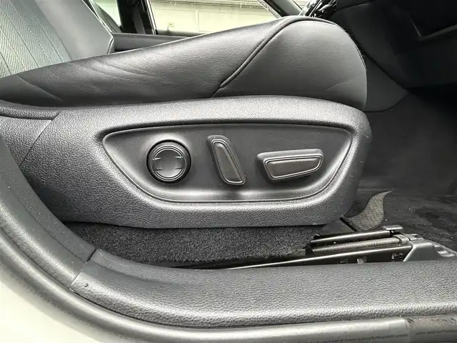 トヨタ クラウン ハイブリッド G－エグゼクティブ 福島県 2019(平31)年 6.2万km ホワイトパールクリスタルシャイン トヨタセーフティセンス/プリクラッシュセーフティ/レーントレーシングアシスト/レーダークルーズコントロール/アダプティブハイビームシステム /ロードサインアシスト/先行車発進告知機能/ブラインドスポットモニター/リヤクロストラフィックアラート/インテリジェントクリアランスソナー/ドライブスタートコントロール/純正ナビゲーション/【CD/DVD/SD/USB/AUX/BT/TV/Miracast】/パノラミックビューモニター/デジタルインナーミラー/ヘッドアップディスプレイ/ドライブレコーダー/ビルトインETC2.0/全席シートヒーター/前席ベンチレーション/全席パワーシート/運転席シートメモリー/ステアリングヒーター/ステアリングリモコン/パドルシフト/リアドアシェード/LEDオートライト/LEDフォグランプ/純正フロアマット/純正ドアバイザー