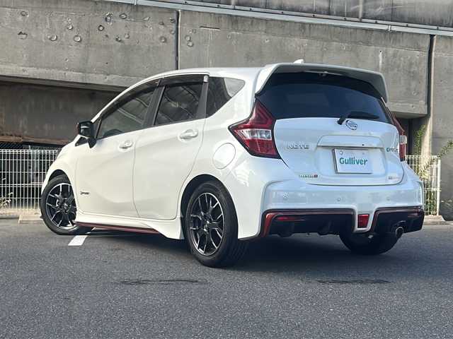 日産 ノート e－パワー ニスモ 愛知県 2018(平30)年 3.3万km ブリリアントホワイトパール ワンオーナー/社外SDナビ(AVIC-RZ091)/フルセグTV・CD・DVD・SD・Bluetooth・USB/インテリジェントエマージェンシーブレーキ/パーキングアシストシステム/車両接近通報システム/車線維持支援システム/ニスモシフトノブ/LEDヘッドライト/フォグライト/オートライト/ステアリングスイッチ/クリアランスソナー/純正16インチアルミホイール/室内灯LEDライト/ETC/スマートキー/プッシュスタート/純正ドアバイザー/純正フロアマット/電度格納ミラー/保証書/取扱説明書/スペアスマートキー