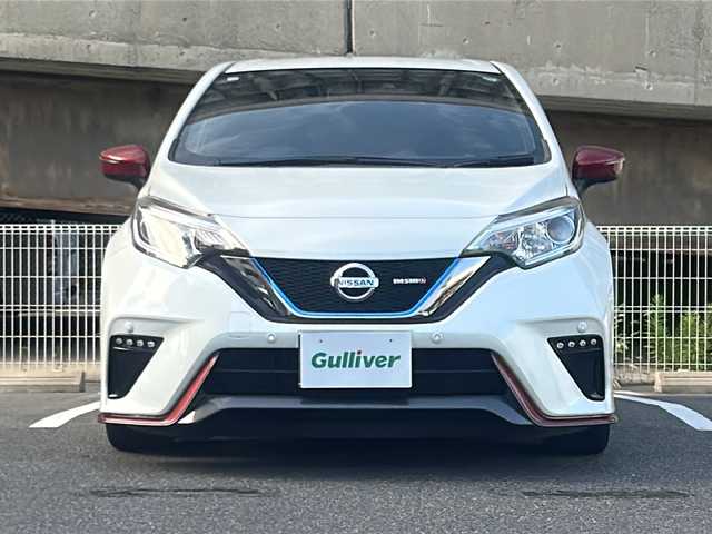 日産 ノート e－パワー ニスモ 愛知県 2018(平30)年 3.3万km ブリリアントホワイトパール ワンオーナー/社外SDナビ(AVIC-RZ091)/フルセグTV・CD・DVD・SD・Bluetooth・USB/インテリジェントエマージェンシーブレーキ/パーキングアシストシステム/車両接近通報システム/車線維持支援システム/ニスモシフトノブ/LEDヘッドライト/フォグライト/オートライト/ステアリングスイッチ/クリアランスソナー/純正16インチアルミホイール/室内灯LEDライト/ETC/スマートキー/プッシュスタート/純正ドアバイザー/純正フロアマット/電度格納ミラー/保証書/取扱説明書/スペアスマートキー