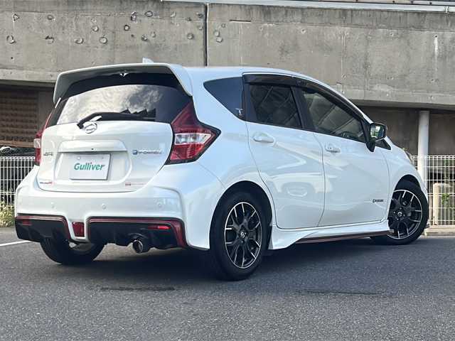 日産 ノート e－パワー ニスモ 愛知県 2018(平30)年 3.3万km ブリリアントホワイトパール ワンオーナー/社外SDナビ(AVIC-RZ091)/フルセグTV・CD・DVD・SD・Bluetooth・USB/インテリジェントエマージェンシーブレーキ/パーキングアシストシステム/車両接近通報システム/車線維持支援システム/ニスモシフトノブ/LEDヘッドライト/フォグライト/オートライト/ステアリングスイッチ/クリアランスソナー/純正16インチアルミホイール/室内灯LEDライト/ETC/スマートキー/プッシュスタート/純正ドアバイザー/純正フロアマット/電度格納ミラー/保証書/取扱説明書/スペアスマートキー