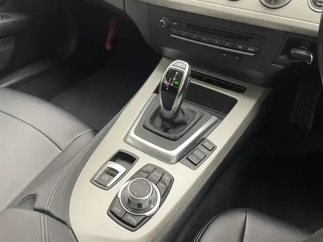 ＢＭＷ Ｚ４ sDrive20i 兵庫県 2012(平24)年 5.6万km 黒 純正ナビ（CD/DVD/BT/AUX）/前後ドラレコ /ETC/電子パーキングブレーキ/スマートキー/MTモード付きAT/パドルシフト/シートカバー/フォグライト/オートライト