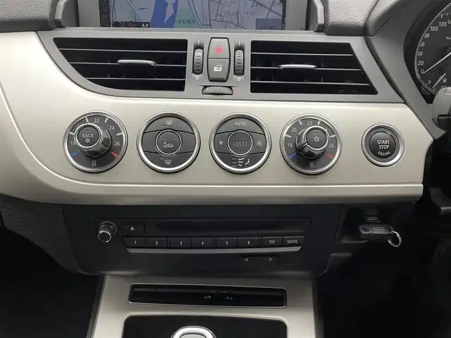 ＢＭＷ Ｚ４ sDrive20i 兵庫県 2012(平24)年 5.6万km 黒 純正ナビ（CD/DVD/BT/AUX）/前後ドラレコ /ETC/電子パーキングブレーキ/スマートキー/MTモード付きAT/パドルシフト/シートカバー/フォグライト/オートライト