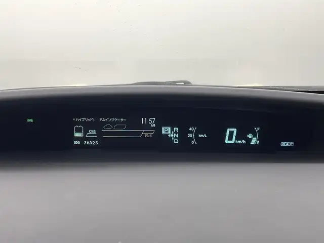 トヨタ プリウス S 愛知県 2015(平27)年 7.7万km ホワイトパールクリスタルシャイン 純正ナビNSCP-W64（ＣＤ・ＤＶＤ・フルセグ・ＢＴ・ＳＤ・ＡＵＸ）/バックカメラ　/ビルトインＥＴＣ　/横滑り防止　/盗難防止装置　/電動格納ミラー　/オートライト　/ＨＩＤライト　/スマートキー　/プッシュスタート