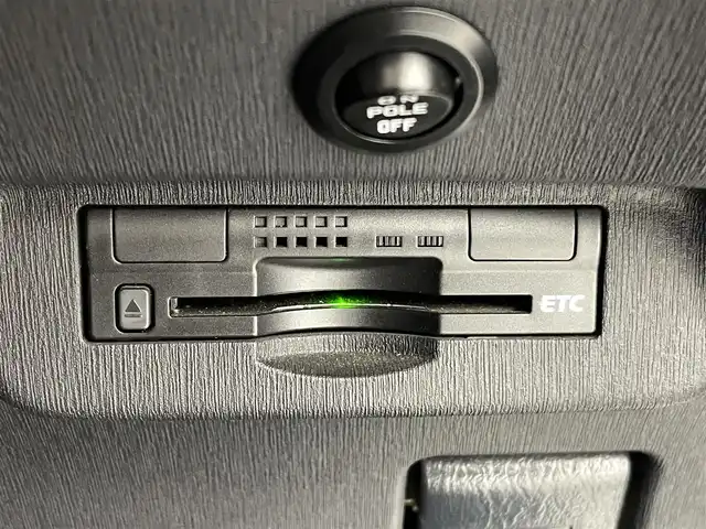 トヨタ プリウス S 愛知県 2015(平27)年 7.7万km ホワイトパールクリスタルシャイン 純正ナビNSCP-W64（ＣＤ・ＤＶＤ・フルセグ・ＢＴ・ＳＤ・ＡＵＸ）/バックカメラ　/ビルトインＥＴＣ　/横滑り防止　/盗難防止装置　/電動格納ミラー　/オートライト　/ＨＩＤライト　/スマートキー　/プッシュスタート