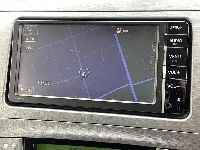 トヨタ プリウス S 愛知県 2015(平27)年 7.7万km ホワイトパールクリスタルシャイン 純正ナビNSCP-W64（ＣＤ・ＤＶＤ・フルセグ・ＢＴ・ＳＤ・ＡＵＸ）/バックカメラ　/ビルトインＥＴＣ　/横滑り防止　/盗難防止装置　/電動格納ミラー　/オートライト　/ＨＩＤライト　/スマートキー　/プッシュスタート