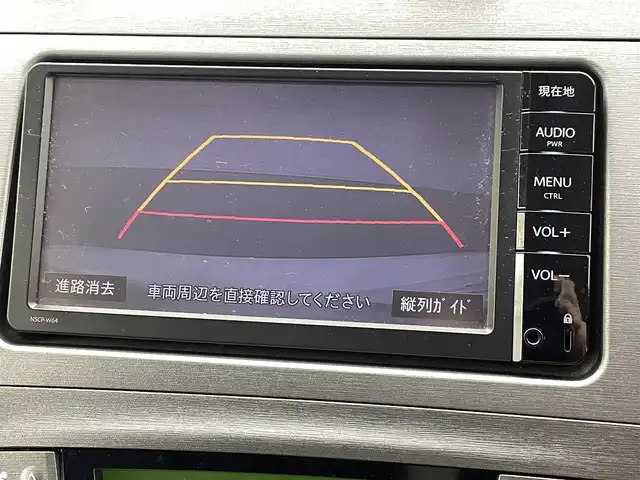 トヨタ プリウス S 愛知県 2015(平27)年 7.7万km ホワイトパールクリスタルシャイン 純正ナビNSCP-W64（ＣＤ・ＤＶＤ・フルセグ・ＢＴ・ＳＤ・ＡＵＸ）/バックカメラ　/ビルトインＥＴＣ　/横滑り防止　/盗難防止装置　/電動格納ミラー　/オートライト　/ＨＩＤライト　/スマートキー　/プッシュスタート