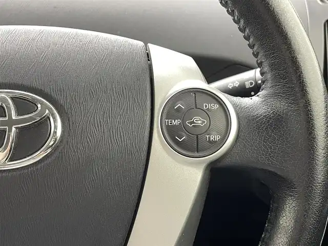 トヨタ プリウス S 愛知県 2015(平27)年 7.7万km ホワイトパールクリスタルシャイン 純正ナビNSCP-W64（ＣＤ・ＤＶＤ・フルセグ・ＢＴ・ＳＤ・ＡＵＸ）/バックカメラ　/ビルトインＥＴＣ　/横滑り防止　/盗難防止装置　/電動格納ミラー　/オートライト　/ＨＩＤライト　/スマートキー　/プッシュスタート