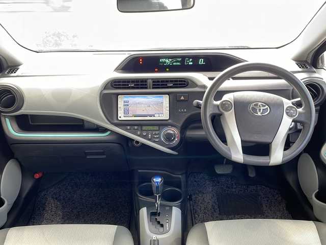 トヨタ アクア S 高知県 2013(平25)年 18.1万km ブラックマイカ 純正ナビ/・Bluetooth/・CD/バックカメラ/ETC/スペアキー