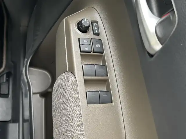 トヨタ シエンタ ハイブリッド Z 和歌山県 2023(令5)年 3.4万km ホワイトパールクリスタルシャイン 純正ナビ(フルセグTV/FM/AM/Bluetooth/USB/Miracast)/ワンオーナー/両側パワースライドドア/VIEW/BSM/クリアランスソナー/PCS/PDA/PCTA/PKSB/RSA/クリアランスソナー/レーンディパーチャーアラート/前席シートヒーター/ステアリングヒーター/ハイブリット/HDMI入力端子/タイプC、USBポート/オートライト/スペアキー/保証書/取扱説明書