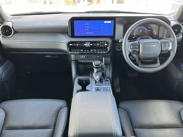 トヨタ ランドクルーザー ２５０ VX 鳥取県 2024(令6)年 0.1万km プラチナホワイトパールマイカ ワンオーナー/登録２０８KM/スマートキーx2個/7人乗り/サンルーフ/ブラックレザー/電子トランスファ４WD/パワーテールゲート/全方位カメラ/メーカーナビゲーション/フルセグ・Bluetooth/ミラーキャスト・HDMI/ドライバー異常対応システム/インテリジェントソナー/プリクラッシュセーフティ/ブラインドスポット/レーンデパーチャー/アダクティブクルーズ/オートハイビーム/フルスクリーンメーター/3ゾーンオートエアコン/前席パワーシート/前席エアーシート・ヒーター/LEDヘッドライト/LEDフォグライト/トノカバー/リアスポイラー/オートリトラクトミラー/ビルトイン２０ETC