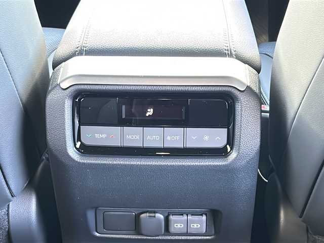 トヨタ ランドクルーザー ２５０ VX 鳥取県 2024(令6)年 0.1万km プラチナホワイトパールマイカ ワンオーナー/登録２０８KM/スマートキーx2個/7人乗り/サンルーフ/ブラックレザー/電子トランスファ４WD/パワーテールゲート/全方位カメラ/メーカーナビゲーション/フルセグ・Bluetooth/ミラーキャスト・HDMI/ドライバー異常対応システム/インテリジェントソナー/プリクラッシュセーフティ/ブラインドスポット/レーンデパーチャー/アダクティブクルーズ/オートハイビーム/フルスクリーンメーター/3ゾーンオートエアコン/前席パワーシート/前席エアーシート・ヒーター/LEDヘッドライト/LEDフォグライト/トノカバー/リアスポイラー/オートリトラクトミラー/ビルトイン２０ETC