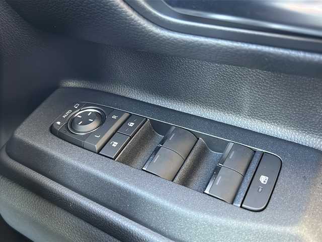 トヨタ ランドクルーザー ２５０ VX 鳥取県 2024(令6)年 0.1万km プラチナホワイトパールマイカ ワンオーナー/登録２０８KM/スマートキーx2個/7人乗り/サンルーフ/ブラックレザー/電子トランスファ４WD/パワーテールゲート/全方位カメラ/メーカーナビゲーション/フルセグ・Bluetooth/ミラーキャスト・HDMI/ドライバー異常対応システム/インテリジェントソナー/プリクラッシュセーフティ/ブラインドスポット/レーンデパーチャー/アダクティブクルーズ/オートハイビーム/フルスクリーンメーター/3ゾーンオートエアコン/前席パワーシート/前席エアーシート・ヒーター/LEDヘッドライト/LEDフォグライト/トノカバー/リアスポイラー/オートリトラクトミラー/ビルトイン２０ETC