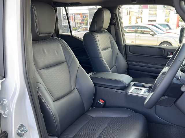 トヨタ ランドクルーザー ２５０ VX 鳥取県 2024(令6)年 0.1万km プラチナホワイトパールマイカ ワンオーナー/登録２０８KM/スマートキーx2個/7人乗り/サンルーフ/ブラックレザー/電子トランスファ４WD/パワーテールゲート/全方位カメラ/メーカーナビゲーション/フルセグ・Bluetooth/ミラーキャスト・HDMI/ドライバー異常対応システム/インテリジェントソナー/プリクラッシュセーフティ/ブラインドスポット/レーンデパーチャー/アダクティブクルーズ/オートハイビーム/フルスクリーンメーター/3ゾーンオートエアコン/前席パワーシート/前席エアーシート・ヒーター/LEDヘッドライト/LEDフォグライト/トノカバー/リアスポイラー/オートリトラクトミラー/ビルトイン２０ETC