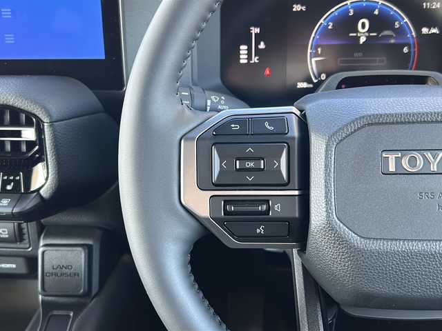 トヨタ ランドクルーザー ２５０ VX 鳥取県 2024(令6)年 0.1万km プラチナホワイトパールマイカ ワンオーナー/登録２０８KM/スマートキーx2個/7人乗り/サンルーフ/ブラックレザー/電子トランスファ４WD/パワーテールゲート/全方位カメラ/メーカーナビゲーション/フルセグ・Bluetooth/ミラーキャスト・HDMI/ドライバー異常対応システム/インテリジェントソナー/プリクラッシュセーフティ/ブラインドスポット/レーンデパーチャー/アダクティブクルーズ/オートハイビーム/フルスクリーンメーター/3ゾーンオートエアコン/前席パワーシート/前席エアーシート・ヒーター/LEDヘッドライト/LEDフォグライト/トノカバー/リアスポイラー/オートリトラクトミラー/ビルトイン２０ETC