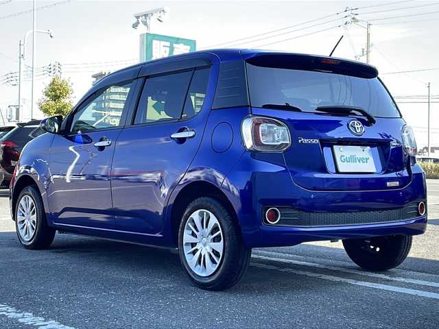 トヨタ パッソ モーダ　S 徳島県 2017(平29)年 3.3万km ディープブルークリスタルマイカ 純正7型ナビ　NSCD-W66/（BT/フルセグ/DISC/USB/ラジオ）/純正フロアマット　/LEDヘッドライト/後方コーナーセンサー/ドライブレコーダー/スマートキー/プッシュスタート/ステアリングリモコン/純正ドアバイザー/衝突被害軽減システム/新車時保証書