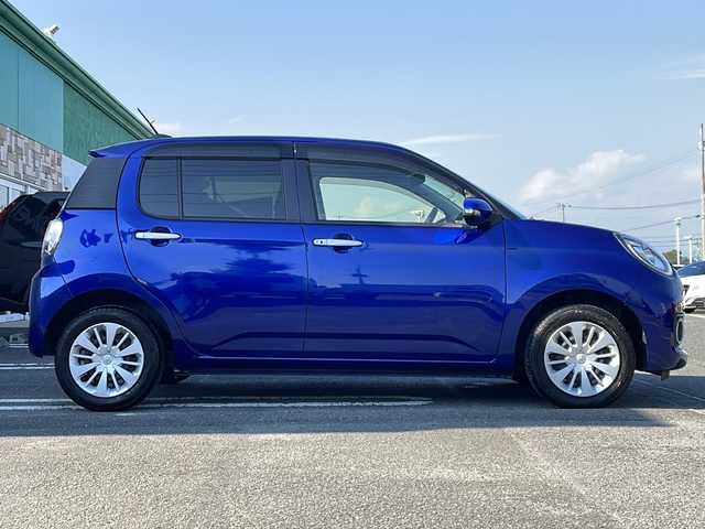 トヨタ パッソ モーダ　S 徳島県 2017(平29)年 3.3万km ディープブルークリスタルマイカ 純正7型ナビ　NSCD-W66/（BT/フルセグ/DISC/USB/ラジオ）/純正フロアマット　/LEDヘッドライト/後方コーナーセンサー/ドライブレコーダー/スマートキー/プッシュスタート/ステアリングリモコン/純正ドアバイザー/衝突被害軽減システム/新車時保証書