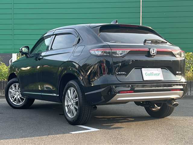 ホンダ ヴェゼル ハイブリッド e:HEV Z 茨城県 2023(令5)年 2.7万km クリスタルブラックパール ワンオーナー/ホンダコネクト純正9インチナビ/Bluetooth/AppleCarPlay/フルセグTV/マルチビューカメラ/バックカメラ/追従クルーズコントロール/電動リアゲート/USB端子/ワイヤレス充電器/ビルトインETC2.0/純正フロアマット/ステアリングヒーター/シートヒーター/ハーフレザー/LEDヘッドライト/オートライト/コーナーセンサー前後/レーンキープアシスト/スマートキー/保証書/取扱説明書/記録簿