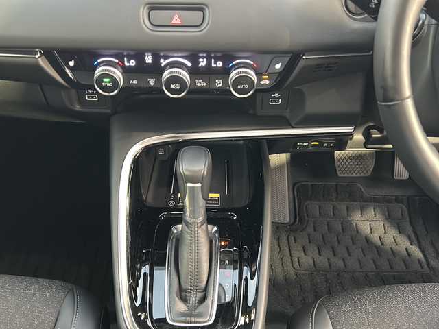 ホンダ ヴェゼル ハイブリッド e:HEV Z 茨城県 2023(令5)年 2.7万km クリスタルブラックパール ワンオーナー/ホンダコネクト純正9インチナビ/Bluetooth/AppleCarPlay/フルセグTV/マルチビューカメラ/バックカメラ/追従クルーズコントロール/電動リアゲート/USB端子/ワイヤレス充電器/ビルトインETC2.0/純正フロアマット/ステアリングヒーター/シートヒーター/ハーフレザー/LEDヘッドライト/オートライト/コーナーセンサー前後/レーンキープアシスト/スマートキー/保証書/取扱説明書/記録簿