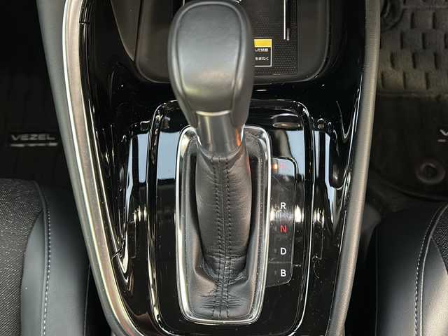ホンダ ヴェゼル ハイブリッド e:HEV Z 茨城県 2023(令5)年 2.7万km クリスタルブラックパール ワンオーナー/ホンダコネクト純正9インチナビ/Bluetooth/AppleCarPlay/フルセグTV/マルチビューカメラ/バックカメラ/追従クルーズコントロール/電動リアゲート/USB端子/ワイヤレス充電器/ビルトインETC2.0/純正フロアマット/ステアリングヒーター/シートヒーター/ハーフレザー/LEDヘッドライト/オートライト/コーナーセンサー前後/レーンキープアシスト/スマートキー/保証書/取扱説明書/記録簿
