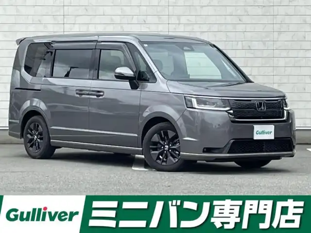 ホンダ ステップワゴン スパーダ eHEV 福岡県 2024(令6)年 0.8万km スーパープラチナグレーメタリック 純正11.4型SDナビ(フルセグTV/CD/DVD/BT)全方位モニターレーダークルコンホンダセンシングコーナーセンサー前後ドラレコBSM両側電動パワスラETCデジタルインナーミラーシートヒーターUSBポート電動リアゲート純正LEDヘッドライト純正16インチアルミホイール純正フロアマット