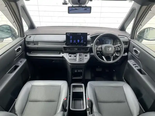 ホンダ ステップワゴン スパーダ eHEV 福岡県 2024(令6)年 0.8万km スーパープラチナグレーメタリック 純正11.4型SDナビ(フルセグTV/CD/DVD/BT)全方位モニターレーダークルコンホンダセンシングコーナーセンサー前後ドラレコBSM両側電動パワスラETCデジタルインナーミラーシートヒーターUSBポート電動リアゲート純正LEDヘッドライト純正16インチアルミホイール純正フロアマット