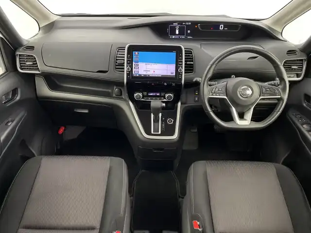 日産 セレナ ハイウェイスター Vセレクション 鹿児島県 2017(平29)年 6.7万km ブリリアントホワイトパール 2トーン 純正SDナビ/（AM/FM/CD/DVD/Bluetooth）/フルセグテレビ/アラウンドビューモニター/クルーズコントロール/両側パワースライドドア /ETC/純正フロアマット/ドアバイザー/純正AW16インチ/オートライト/シートバックテーブル/スマートキー