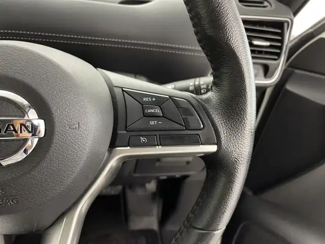 日産 セレナ ハイウェイスター Vセレクション 鹿児島県 2017(平29)年 6.7万km ブリリアントホワイトパール 2トーン 純正SDナビ/（AM/FM/CD/DVD/Bluetooth）/フルセグテレビ/アラウンドビューモニター/クルーズコントロール/両側パワースライドドア /ETC/純正フロアマット/ドアバイザー/純正AW16インチ/オートライト/シートバックテーブル/スマートキー