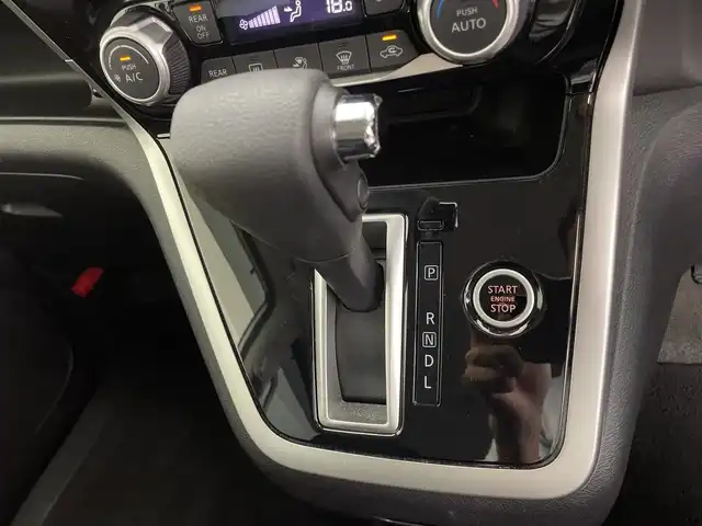 日産 セレナ ハイウェイスター Vセレクション 鹿児島県 2017(平29)年 6.7万km ブリリアントホワイトパール 2トーン 純正SDナビ/（AM/FM/CD/DVD/Bluetooth）/フルセグテレビ/アラウンドビューモニター/クルーズコントロール/両側パワースライドドア /ETC/純正フロアマット/ドアバイザー/純正AW16インチ/オートライト/シートバックテーブル/スマートキー