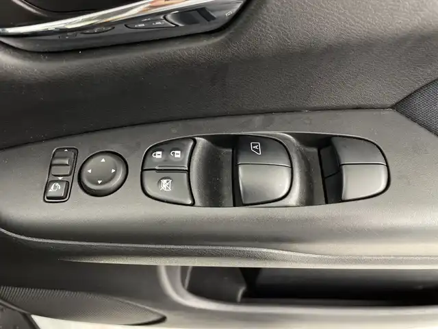 日産 セレナ ハイウェイスター Vセレクション 鹿児島県 2017(平29)年 6.7万km ブリリアントホワイトパール 2トーン 純正SDナビ/（AM/FM/CD/DVD/Bluetooth）/フルセグテレビ/アラウンドビューモニター/クルーズコントロール/両側パワースライドドア /ETC/純正フロアマット/ドアバイザー/純正AW16インチ/オートライト/シートバックテーブル/スマートキー