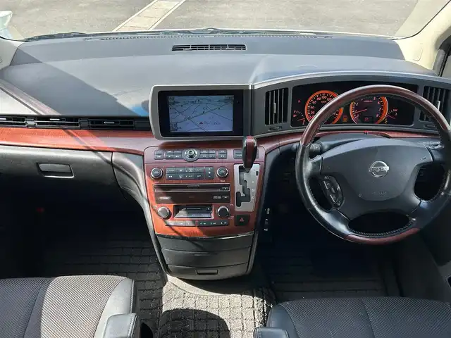 日産 エルグランド XL 静岡県 2007(平19)年 9.7万km 白 純正ＤＶＤナビ/後席モニター/バックカメラ/ＥＴＣ/ＴＶ/ダブルオートエアコン/両側パワースライドドア/ステップ/純正フロアマット/スペアキー１本/ウォークスルー/オートライト/パワーステアリング/パワーウィンドウ/３列シート/ABS