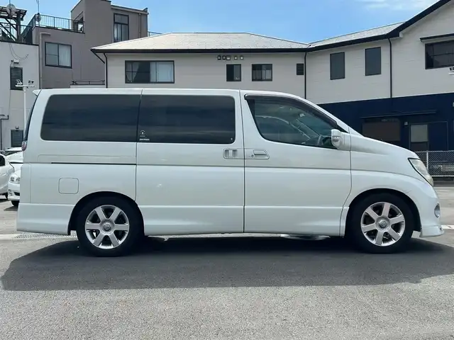 日産 エルグランド XL 静岡県 2007(平19)年 9.7万km 白 純正ＤＶＤナビ/後席モニター/バックカメラ/ＥＴＣ/ＴＶ/ダブルオートエアコン/両側パワースライドドア/ステップ/純正フロアマット/スペアキー１本/ウォークスルー/オートライト/パワーステアリング/パワーウィンドウ/３列シート/ABS