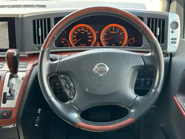 日産 エルグランド XL 静岡県 2007(平19)年 9.7万km 白 純正ＤＶＤナビ/後席モニター/バックカメラ/ＥＴＣ/ＴＶ/ダブルオートエアコン/両側パワースライドドア/ステップ/純正フロアマット/スペアキー１本/ウォークスルー/オートライト/パワーステアリング/パワーウィンドウ/３列シート/ABS