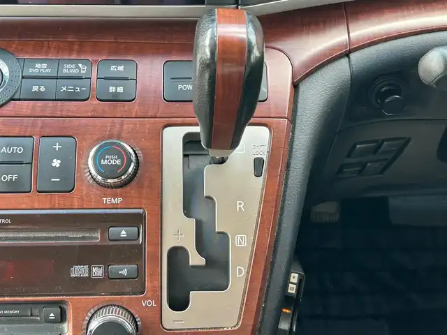 日産 エルグランド XL 静岡県 2007(平19)年 9.7万km 白 純正ＤＶＤナビ/後席モニター/バックカメラ/ＥＴＣ/ＴＶ/ダブルオートエアコン/両側パワースライドドア/ステップ/純正フロアマット/スペアキー１本/ウォークスルー/オートライト/パワーステアリング/パワーウィンドウ/３列シート/ABS