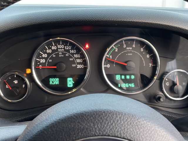 クライスラー・ジープ ジープ ラングラー アンリミテッド スポーツ 岩手県 2013(平25)年 11.1万km 白 ナビ　バックカメラ　サイドカメラ　ＣＤ／ＤＶＤ再生　フルセグ　ＥＴＣ　クルーズコントロール　純正１７ＡＷ　リモコンキー　純正フロアマット　ダウンヒルアシスト　背面タイヤ　スペアキー　ＭＴモード付ＡＴ