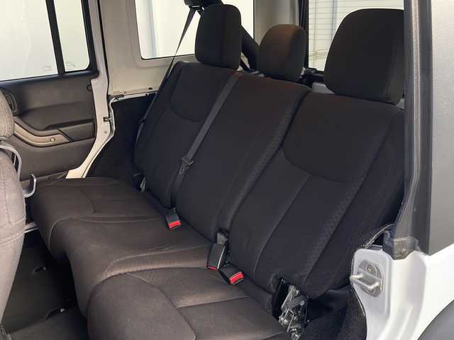 クライスラー・ジープ ジープ ラングラー アンリミテッド スポーツ 岩手県 2013(平25)年 11.1万km 白 ナビ　バックカメラ　サイドカメラ　ＣＤ／ＤＶＤ再生　フルセグ　ＥＴＣ　クルーズコントロール　純正１７ＡＷ　リモコンキー　純正フロアマット　ダウンヒルアシスト　背面タイヤ　スペアキー　ＭＴモード付ＡＴ