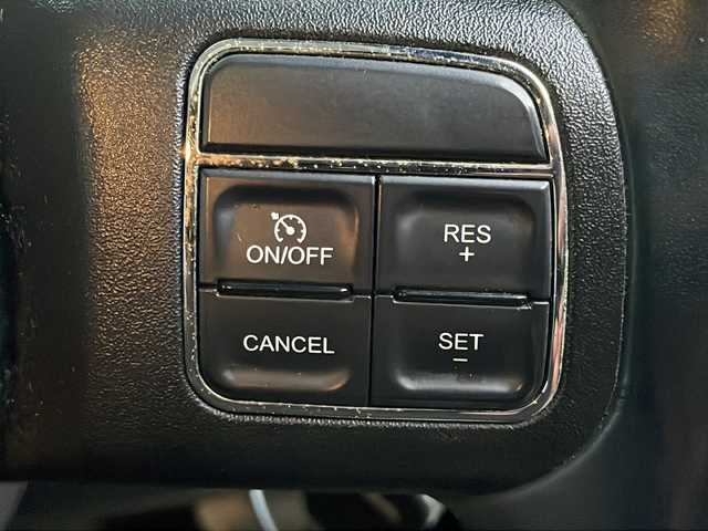 クライスラー・ジープ ジープ ラングラー アンリミテッド スポーツ 岩手県 2013(平25)年 11.1万km 白 ナビ　バックカメラ　サイドカメラ　ＣＤ／ＤＶＤ再生　フルセグ　ＥＴＣ　クルーズコントロール　純正１７ＡＷ　リモコンキー　純正フロアマット　ダウンヒルアシスト　背面タイヤ　スペアキー　ＭＴモード付ＡＴ