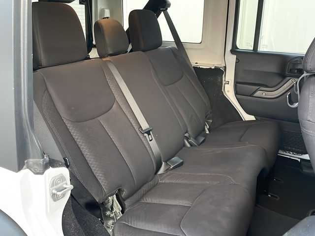 クライスラー・ジープ ジープ ラングラー アンリミテッド スポーツ 岩手県 2013(平25)年 11.1万km 白 ナビ　バックカメラ　サイドカメラ　ＣＤ／ＤＶＤ再生　フルセグ　ＥＴＣ　クルーズコントロール　純正１７ＡＷ　リモコンキー　純正フロアマット　ダウンヒルアシスト　背面タイヤ　スペアキー　ＭＴモード付ＡＴ